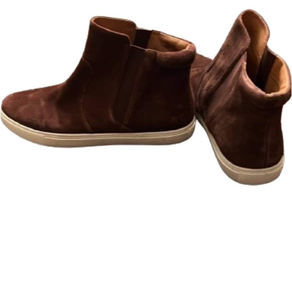 Ankle tennis shoes / bootie